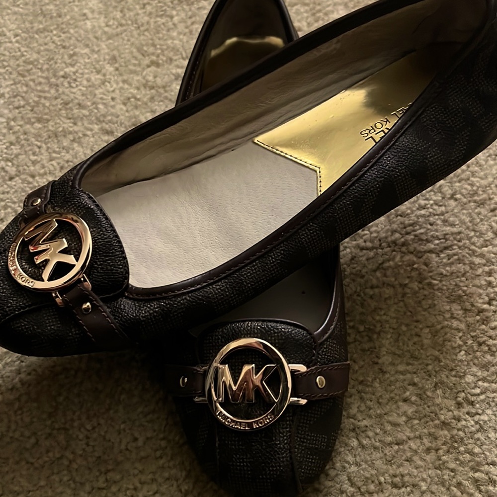 Michael Kors flats with gold accent. Womens size 10, light wear, no box